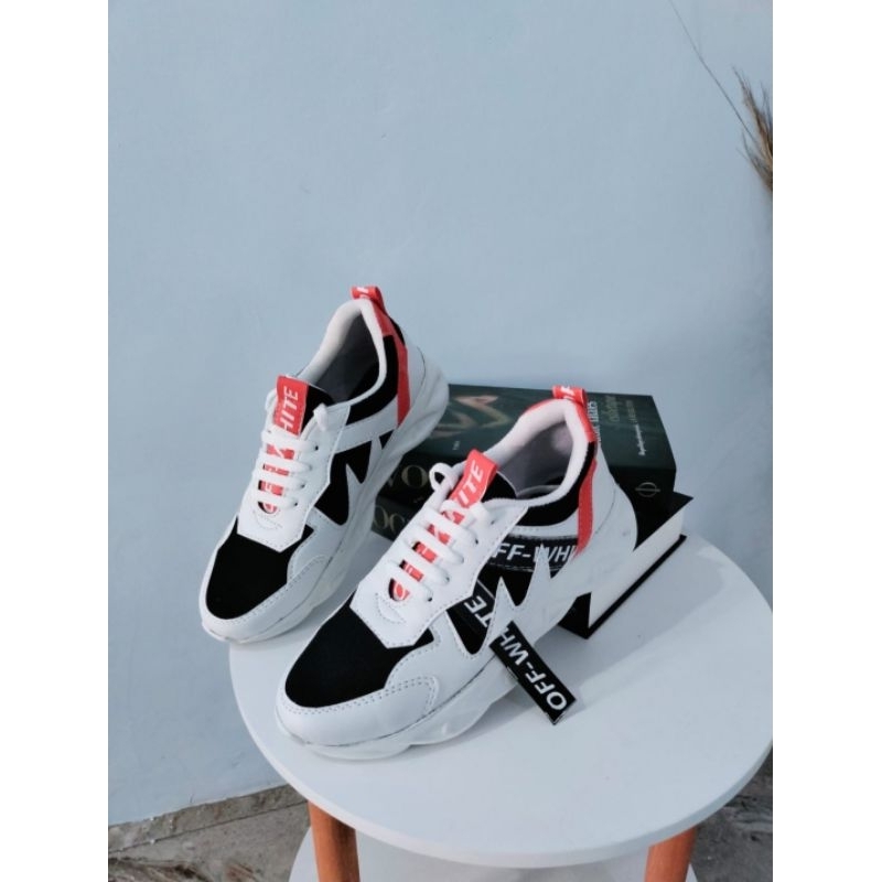 Sepatu Sneakers Cewek cowok terbaru kekinian