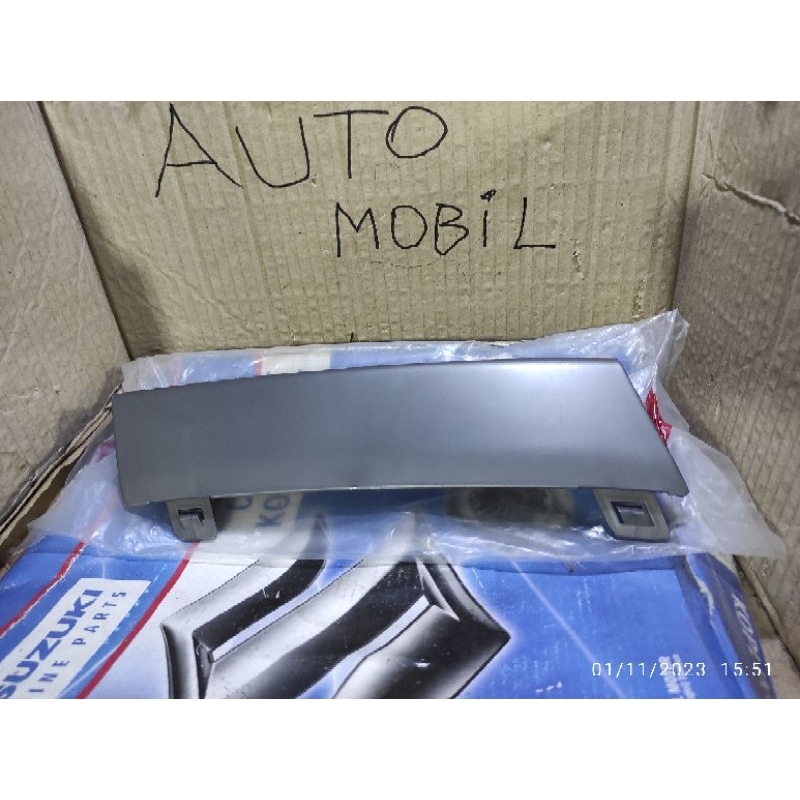 Cover Derek Bemper depan Baleno Next G