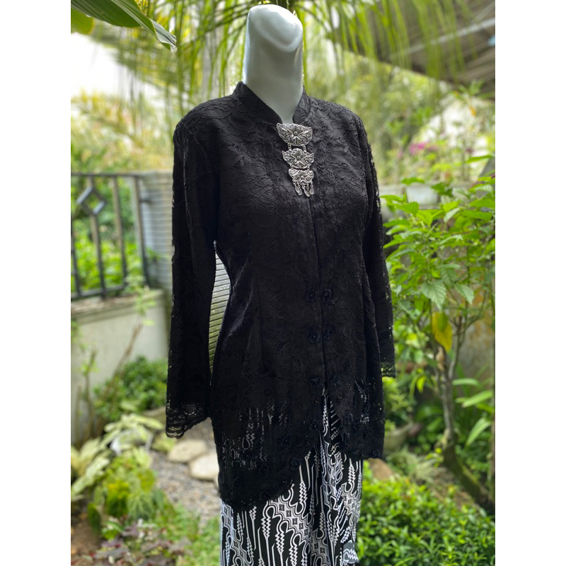 SEWA Kebaya Kutubaru Modern Hitam Set