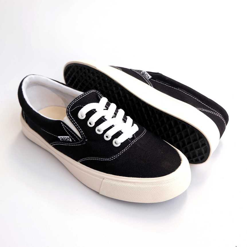 HOOKZ.INC - SLIP ON SOUTH BORN ( SB) AUTHENTIC  BW | BLACK WHITE | SEPATU PRIA | ORIGINAL 100%