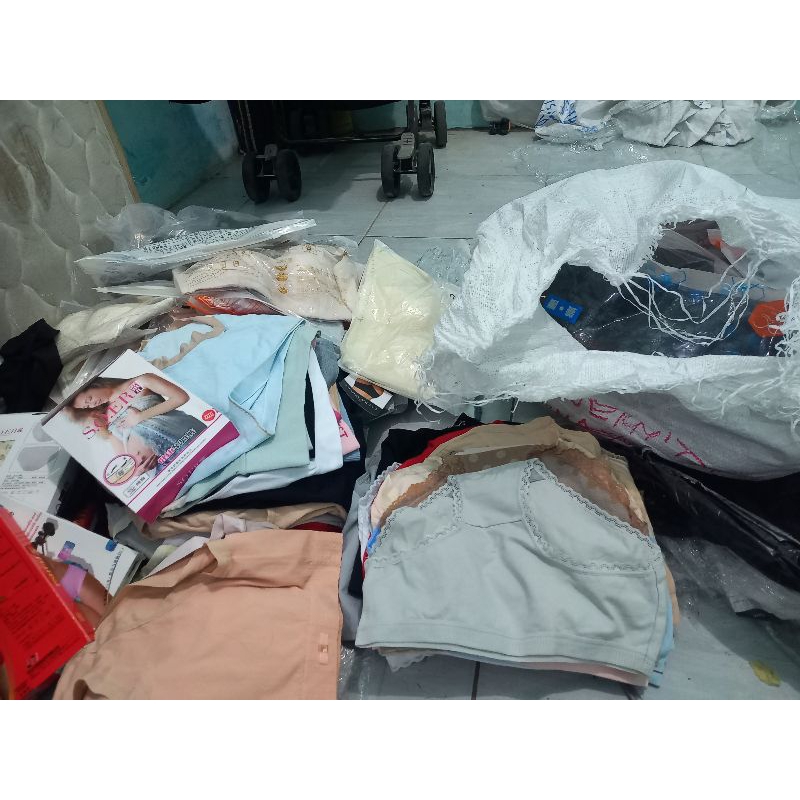 cd wanita dan bra wanita