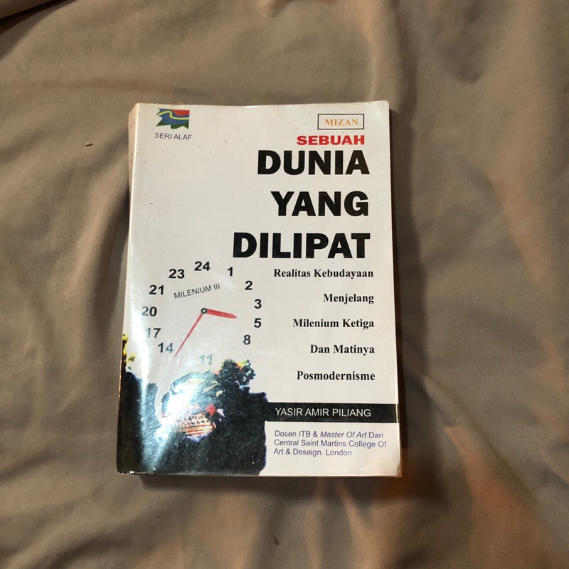 Buku Bekas (Preloved) Sebuah Dunia Yang Dilipat Yasir Amir Piliang