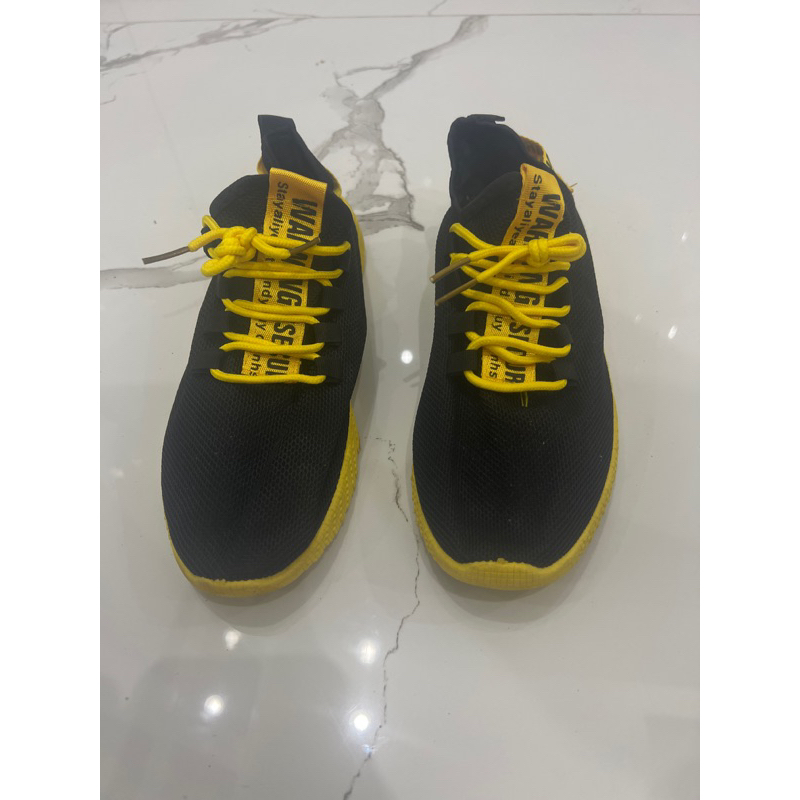 preloved sepatu senam wanita