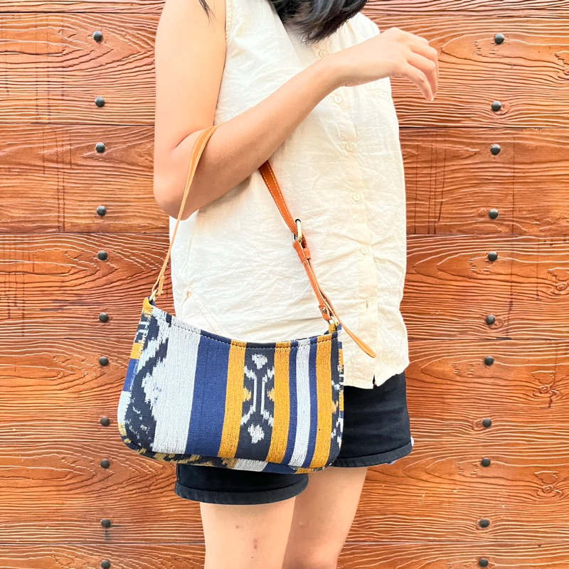 Tas selempang etnik / Tas wanita sling bag tenun kombinasi kulit