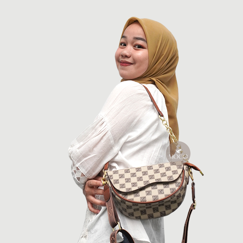 2207 MOCO Fashion Tas Wanita Selempang Sling Shoulder Bag Dompet Kecil Terbaru Kuliah Kerja Sekolah Fashion Kekinian Motif Half Bulat Rantai