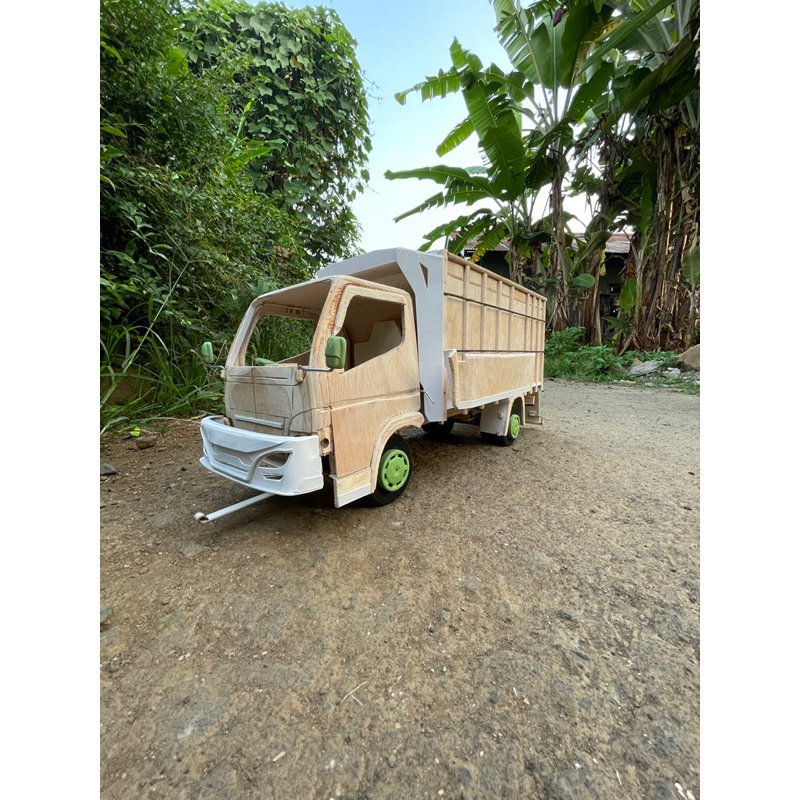 MENTAHAN MINIATUR TRUCK CANTER SKALA 12