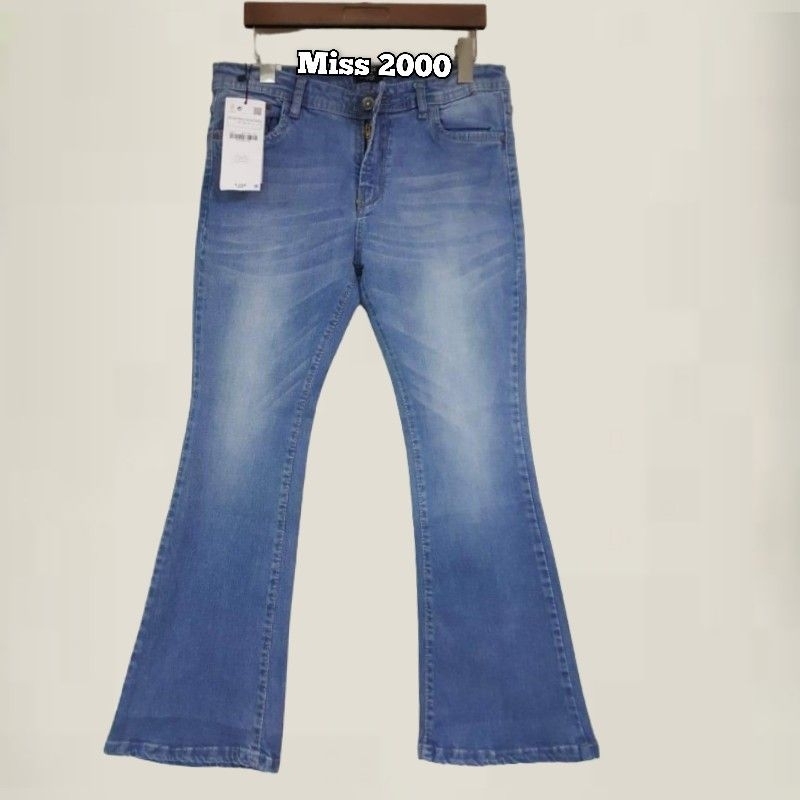 JEANS JUMBO WANITA MODEL CUTBRAY WARNA BIRU MUDA DAN HITAM
