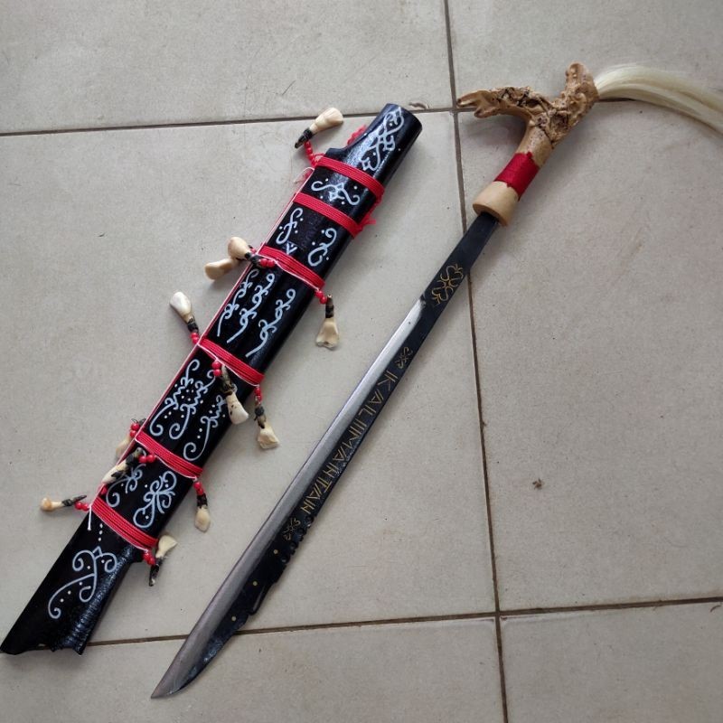 MANDAU PERISAI TAMENG TANPA BULU DAYAK ASLI KALIMANTAN HIASAN DINDING SOUVENIR ORNAMEN