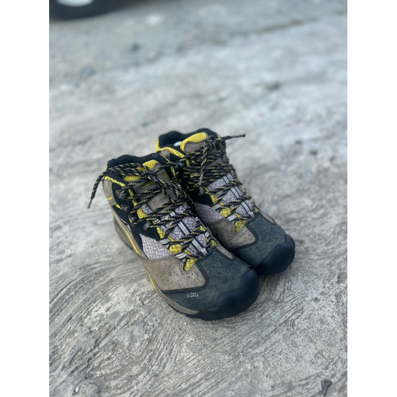 sepatu gunung  second original treksta