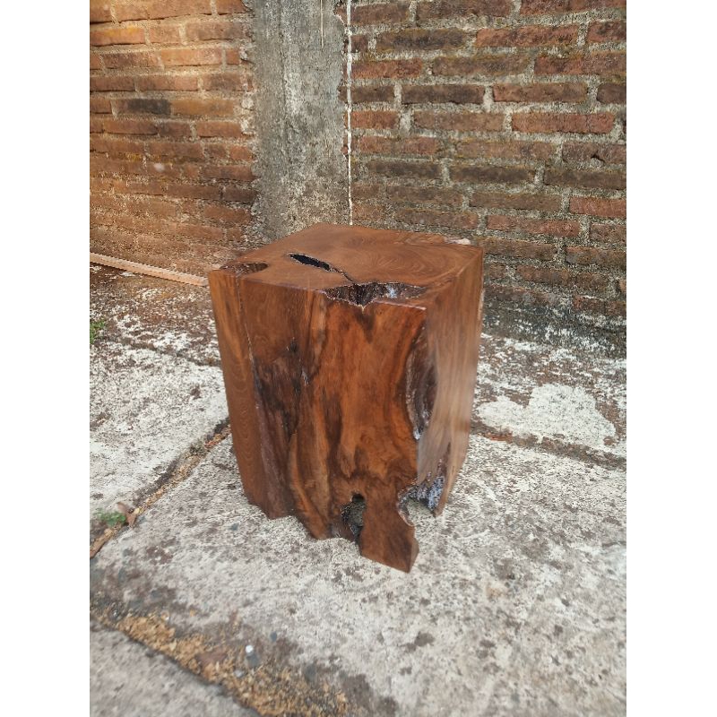 kursi meja kecil meja sudut ruangan kayu akar jati