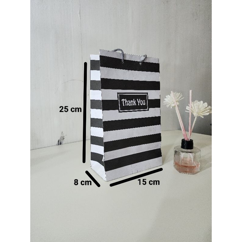 

paperbag ukuran 15x25 motif zebra