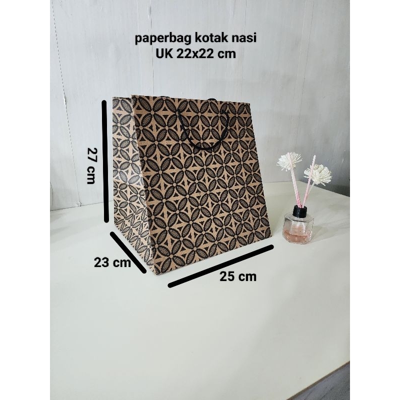 

paperbag R10B / kotak nasi 22x22 batik hitam