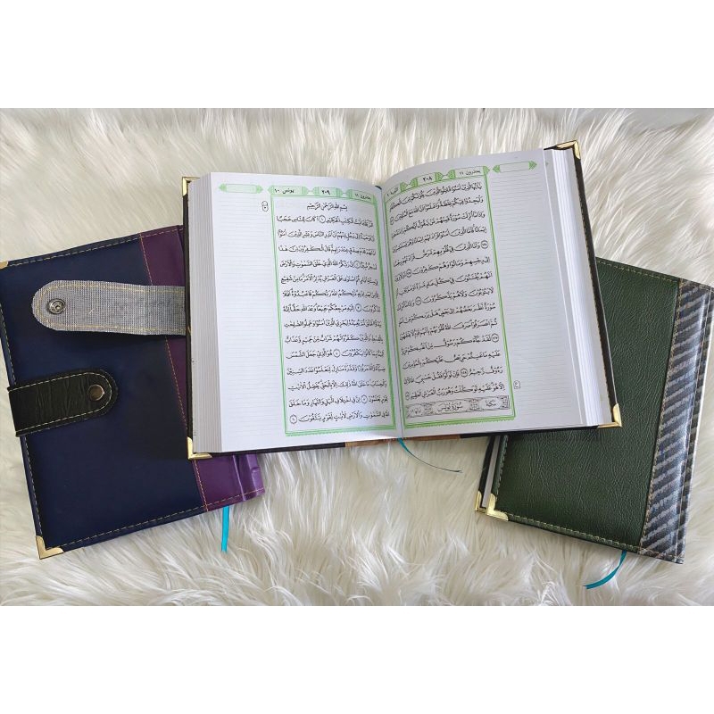 Alquran makna besar poket kertas putih