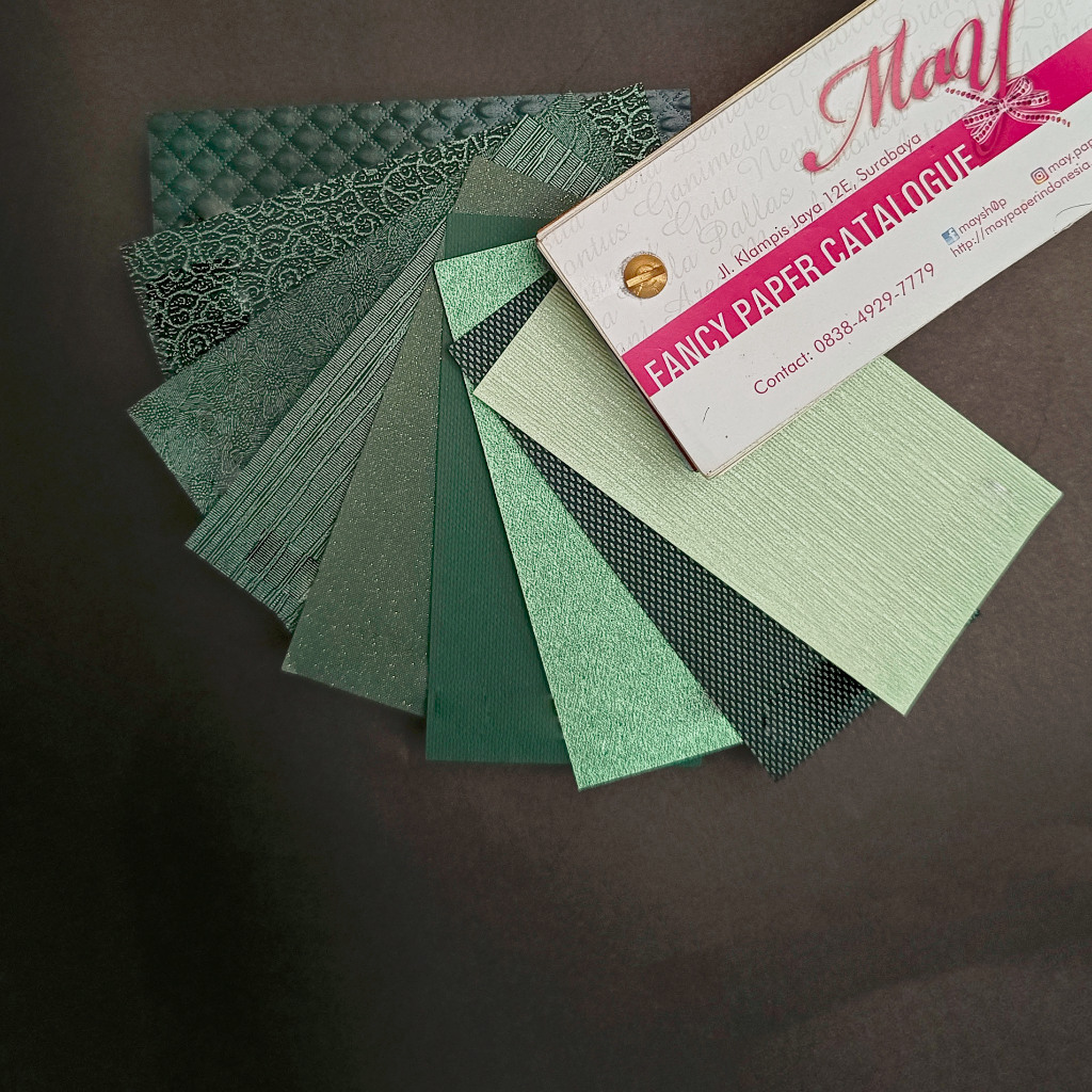 

Fancy Paper Kertas Kado Classic Hijau Green Plano Embossed tekstur