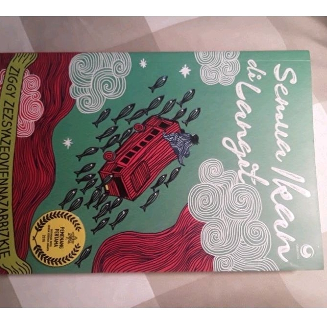 (Preloved) Novel Semua Ikan Di Langit