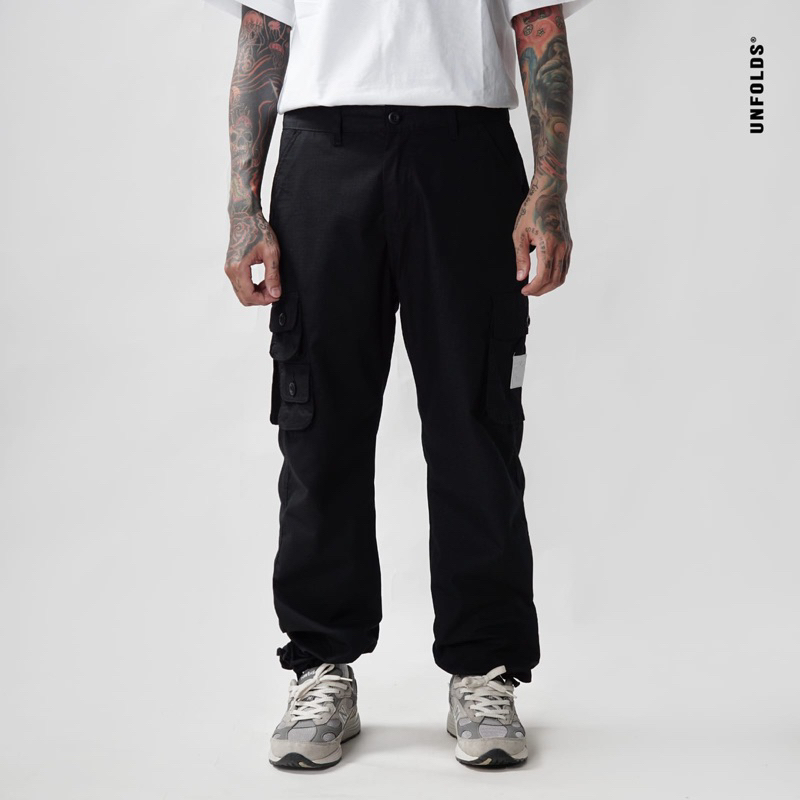 Unfolds | Cargo Pants Black