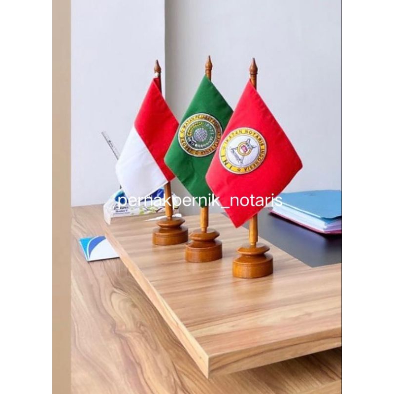 

Bendera Meja Notaris 1 Set Bahan Bludru Dan Logo Bordir