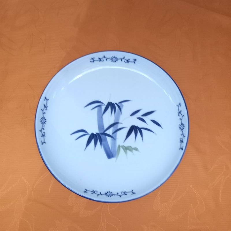 Piring keramik biru putih