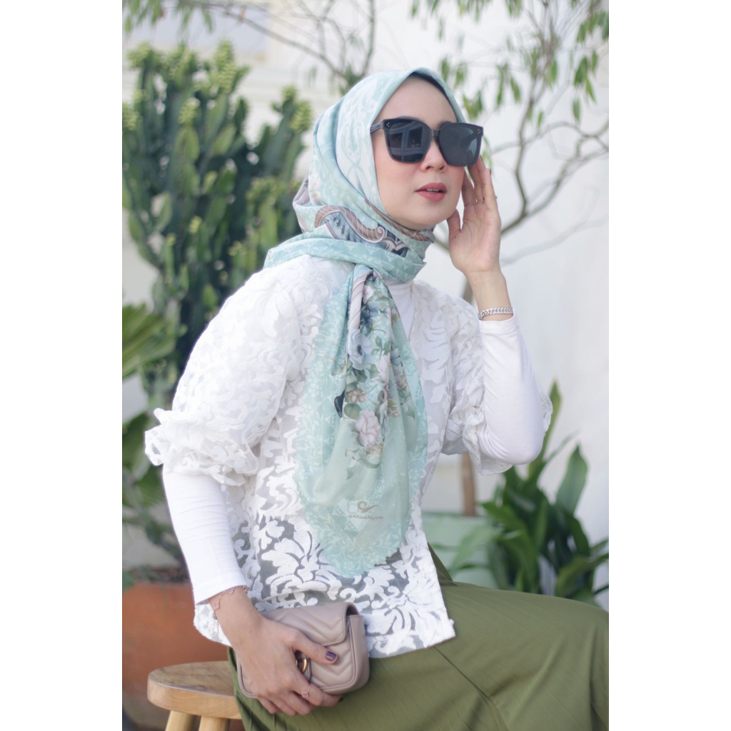 Cello Series Yarashyma Scarf