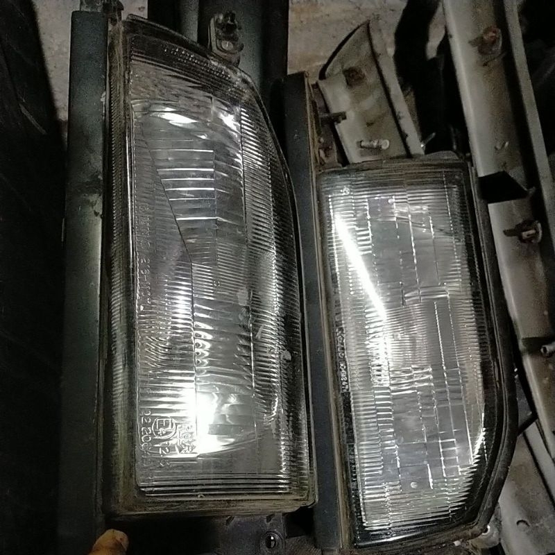 headlamp Mazda 323 th89