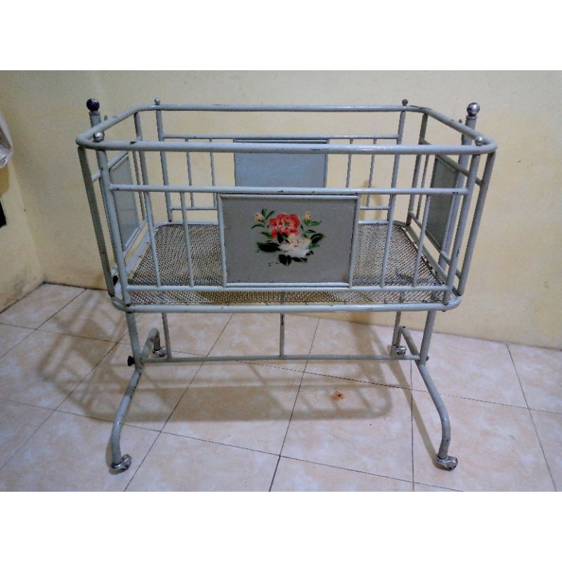 TEMPAT TIDUR BAYI LAWAS/TEMPAT TIDUR BAYI KUNO/BARANG ANTIK/TEMPAT TIDUR BAYI ANTIK
