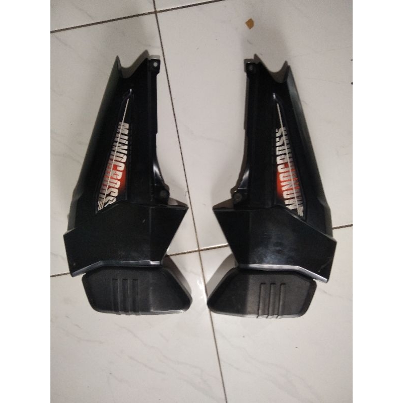 cover body samping Yamaha Byson karbu fz fi 150 tutup filter aki dek kanan kiri  45p
