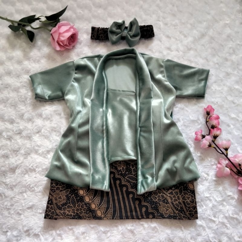 KEBAYA BAYI BLUDRU / KEBAYA ANAK PEREMPUAN / SETELAN KEBAYA ANAK Hijau Sage Sage Green