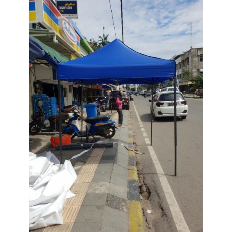 Tenda lipat ukuran 2,5x2,5