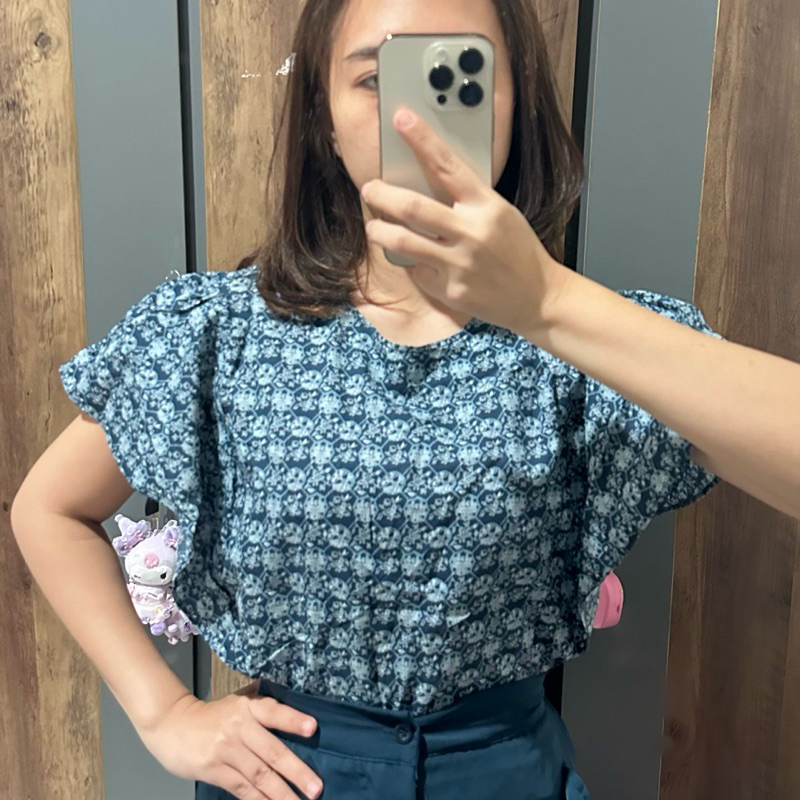 Uniqlo Blouse Kemeja Biru Batik Wanita Ruffle Limited Edition