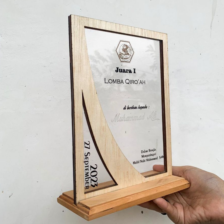 plakat akrilik / vandel akrilik / piala akrilik / custom plakat / plakat kayu
