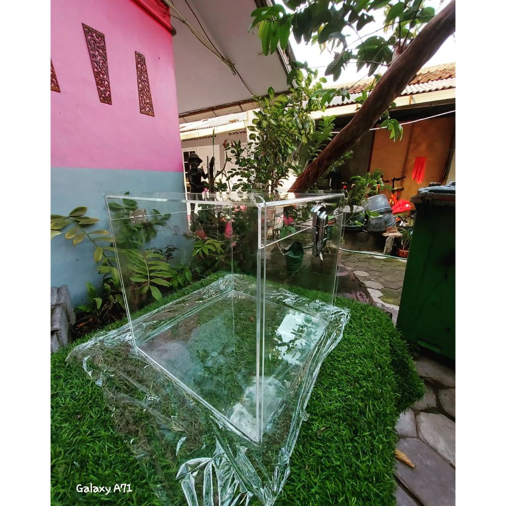 

Kotak Undian / Kotak Saran / Kotak Amal.