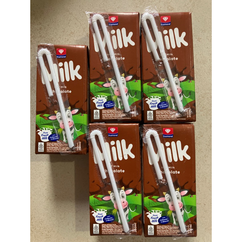 

5pcs Susu diamond 200ml ready chocolate dan strawberry diamond fresh milk uht milk chocolate