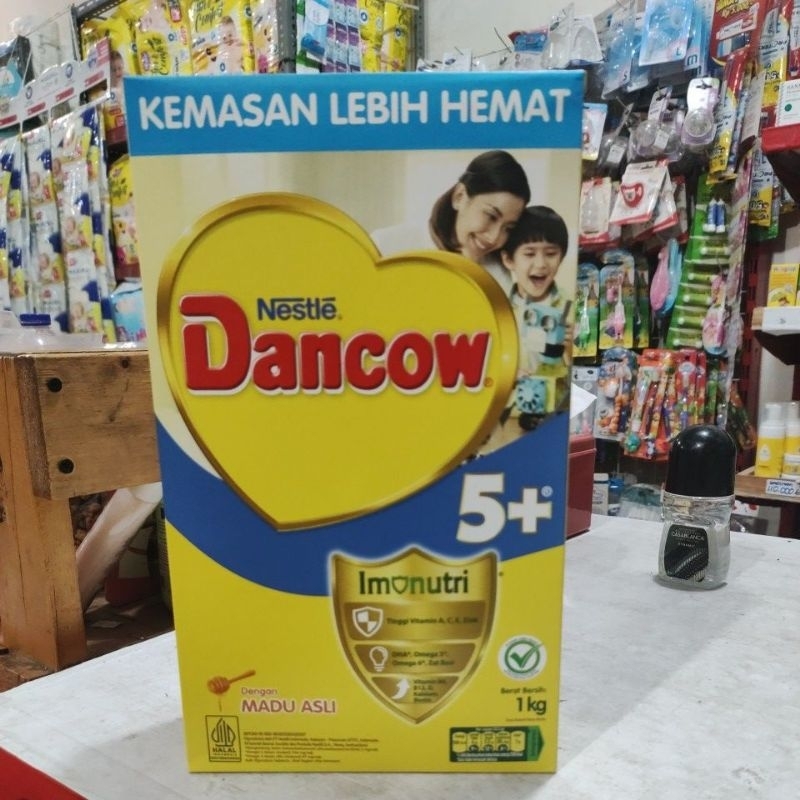 

SUSU PERTUMBUHAN DANCOW 5+ Usia 5 tahun Keatas. Kemasan 1kg Rasa Madu & Vanila