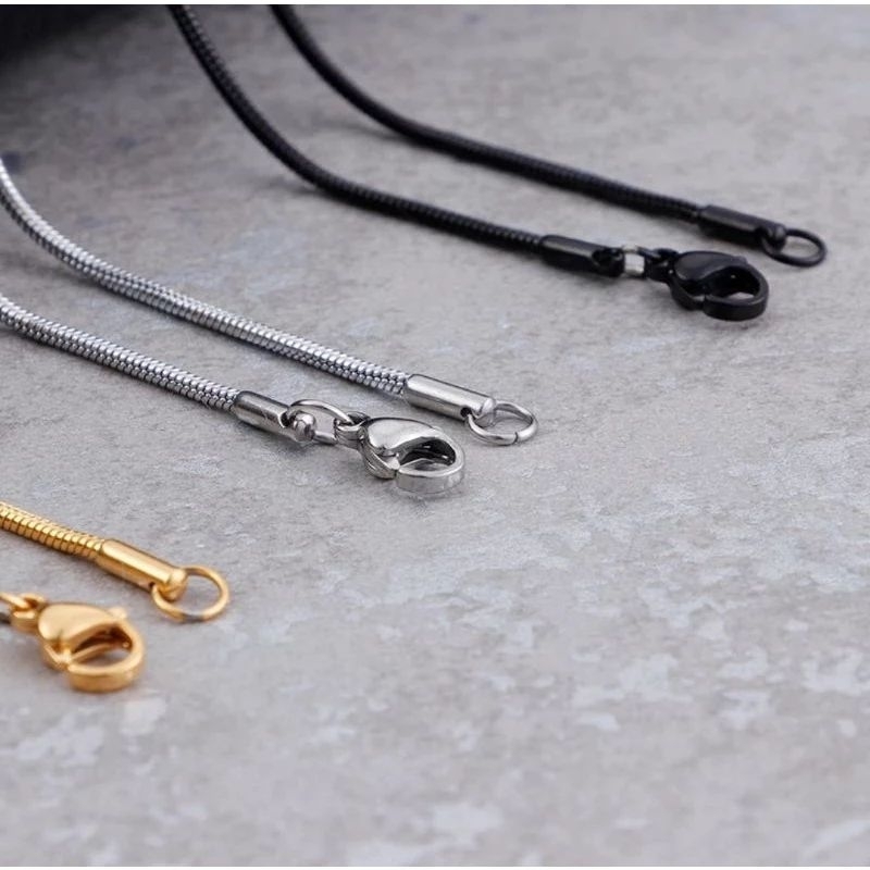 Kalung Titanium Pria Wanita Warna Silver Gold Hitam Anti Karat