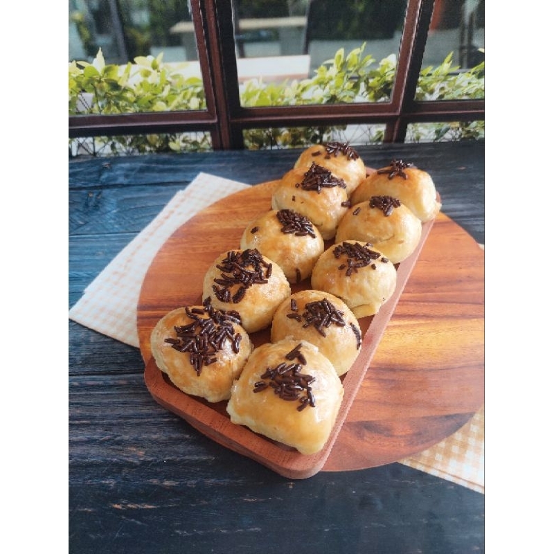 

Bolen Pisang Coklat isi 10 pc || ukuran box 20x10