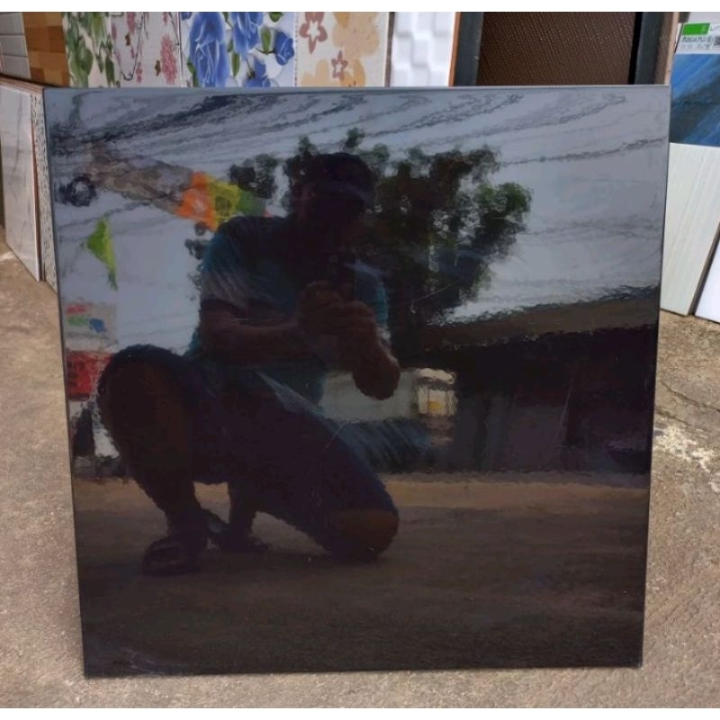 Keramik Ubin Lantai Ukuran 60x60 Hitam Polos Kilap Pure Black Jupiter