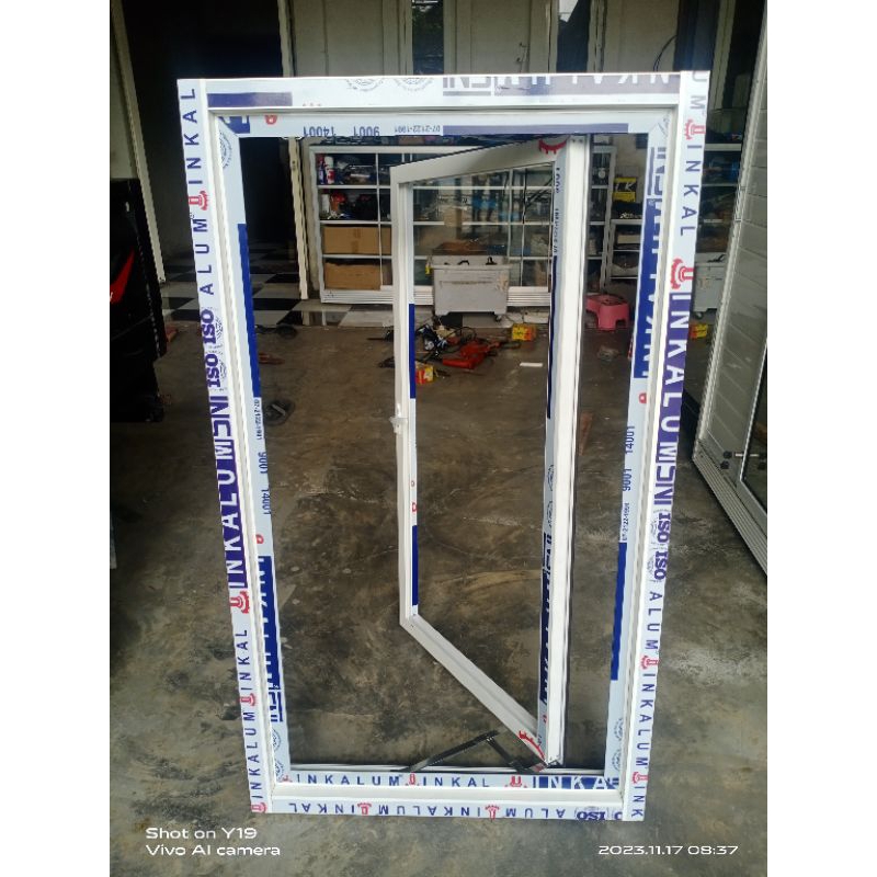 jendela casement aluminium L70 x T120 buka kanan