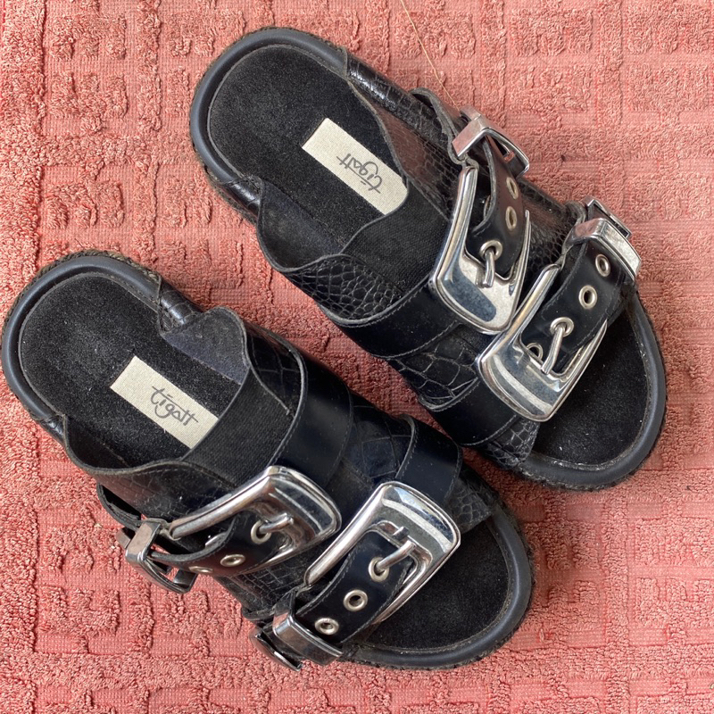 Preloved Tigah Home Bucky Buckle Slider