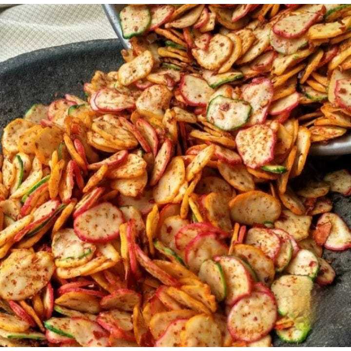 

1Kg - Kerupuk Seblak Pedas Xtra Daun Jeruk