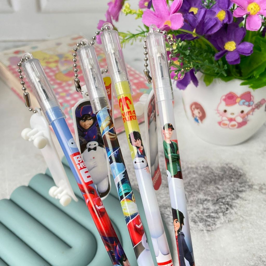 

Pulpen Gantungan Skateboard Baymax LUCU IMUT tinta gel hitam TERMURAH / Pen Gantungan Skateboard BAYMAX CUTE UNIK Favorit Anak Alat Tulis Sekolah Kekinian Kualitas Terbaik Bisa Grosir dan COD