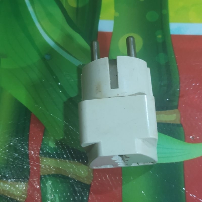 colokan listrik 3 lobang