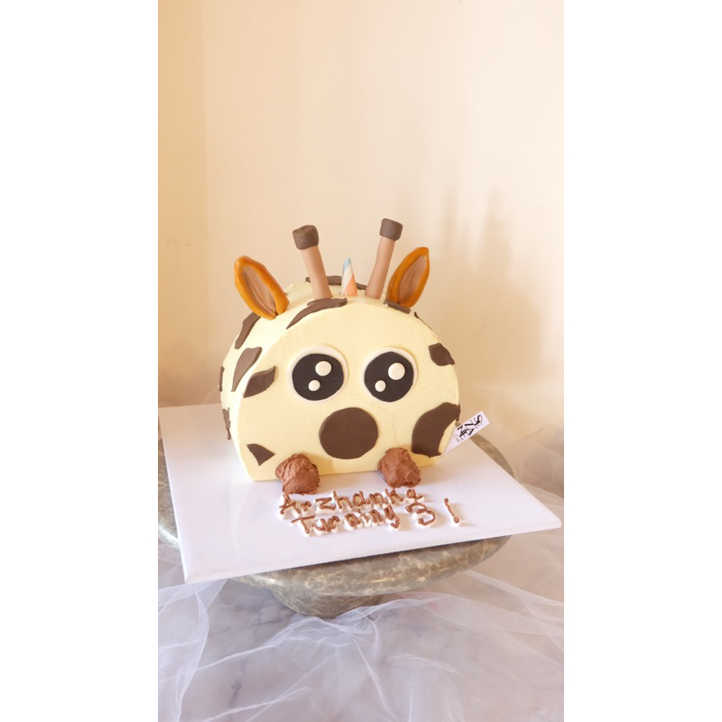 

Sezane Giraffe Birthday Cake Half size 20cm [SEZANE CAKE]