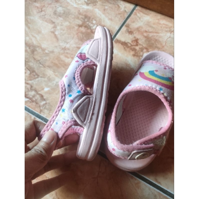 Sepatu sendal Unicorn