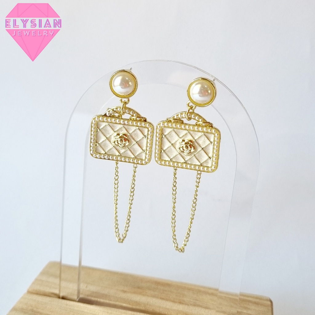 ANTING TUSUK - A-766 - Bentuk tas warna putih dan gold ada tambahan rantai