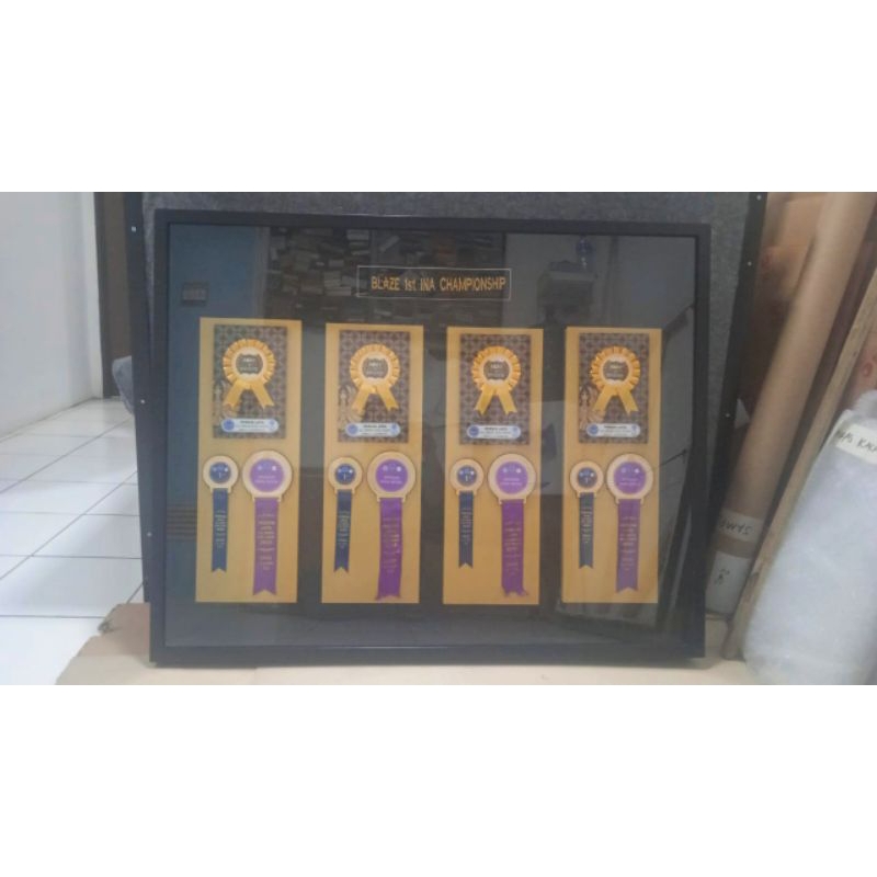 Pigura Custom Pajangan Medali