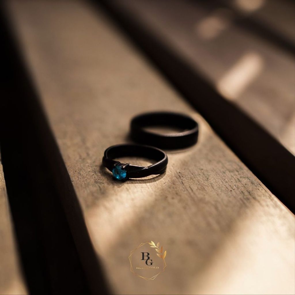 Cincin Rustic Couple Bahan Emas & Palladium With Blue Topaz Stone Finishing Full Black Rustic Ring