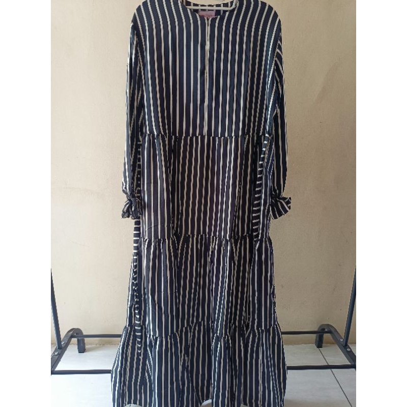 Gamis motif salur kombinasi hitam putih - langsung kirim