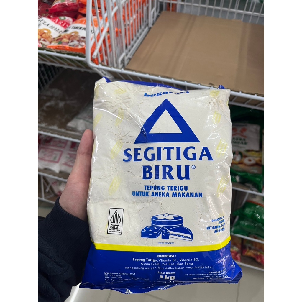 

Tepung Terigu Segitiga Biru Kemasan 1kg Bogasari Protein Sedang