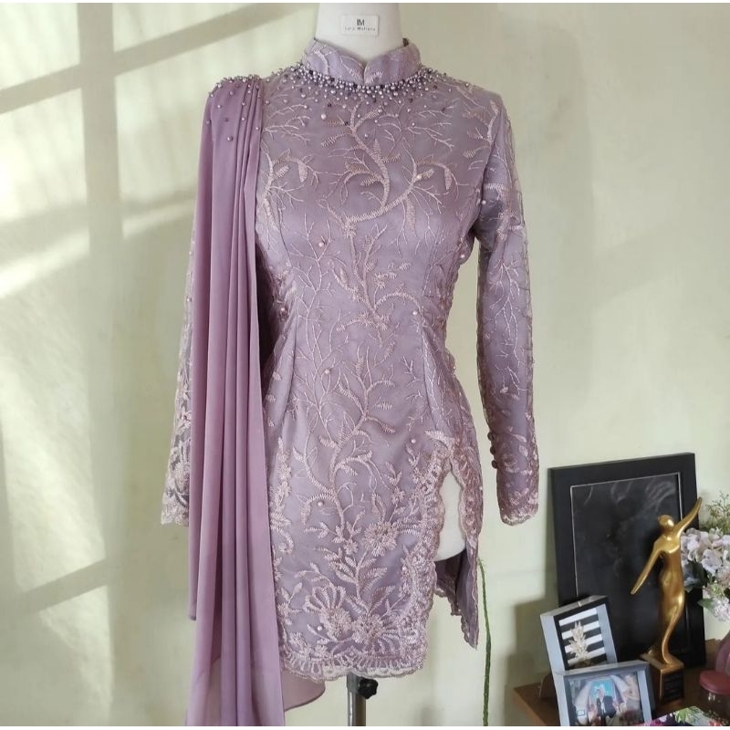 kebaya wisuda, kebaya lilac, kebaya warna pastel