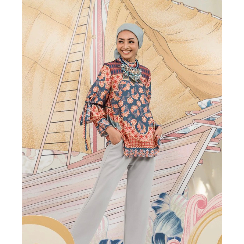 Sacha blouse Wearing Klamby (booked)